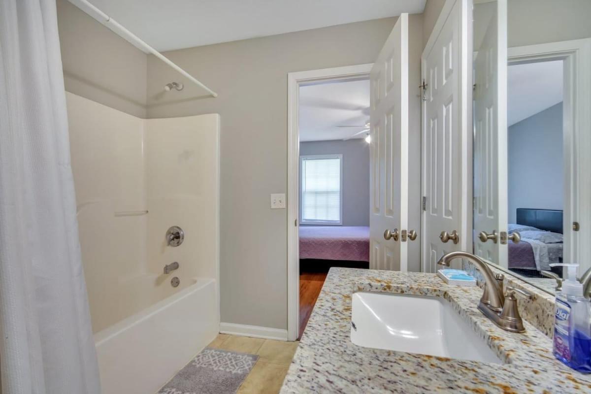 Charming Gray Home- 5 Mins From Gsu! Statesboro Exteriör bild