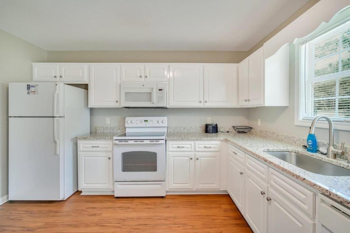 Charming Gray Home- 5 Mins From Gsu! Statesboro Exteriör bild