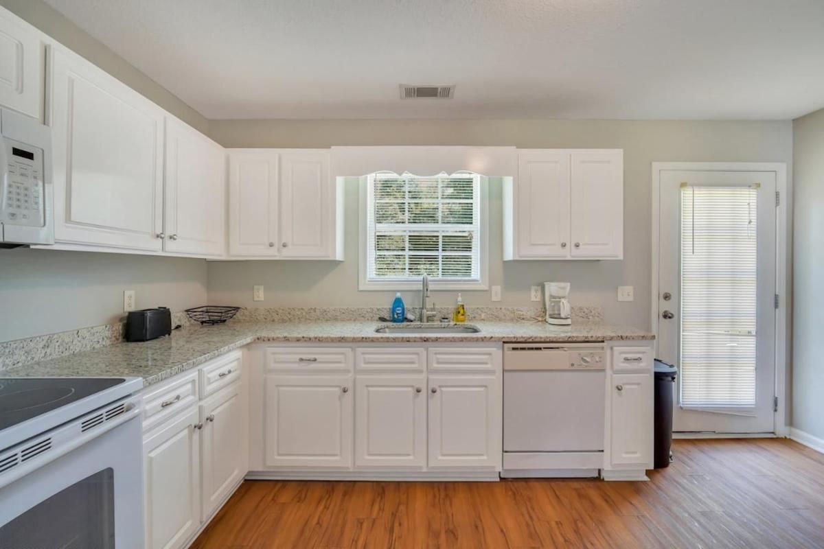 Charming Gray Home- 5 Mins From Gsu! Statesboro Exteriör bild