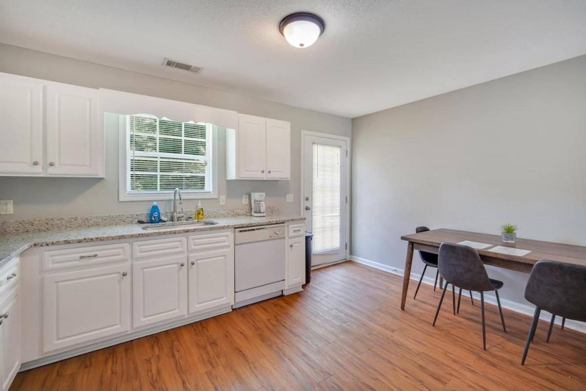 Charming Gray Home- 5 Mins From Gsu! Statesboro Exteriör bild