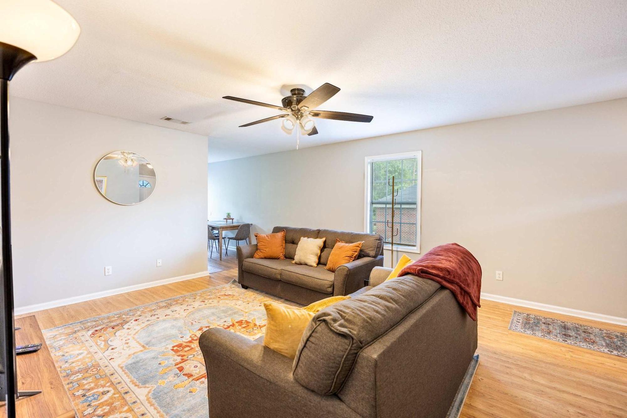 Charming Gray Home- 5 Mins From Gsu! Statesboro Exteriör bild