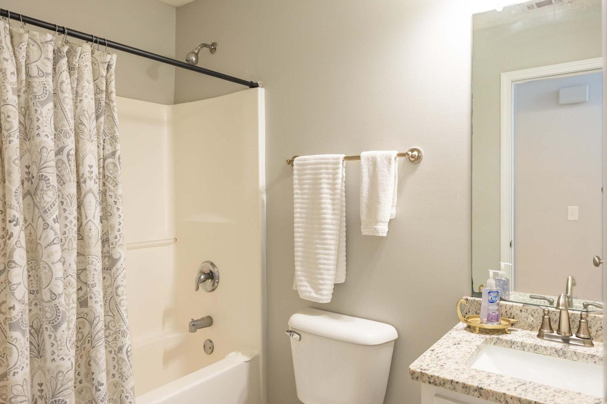 Charming Gray Home- 5 Mins From Gsu! Statesboro Exteriör bild
